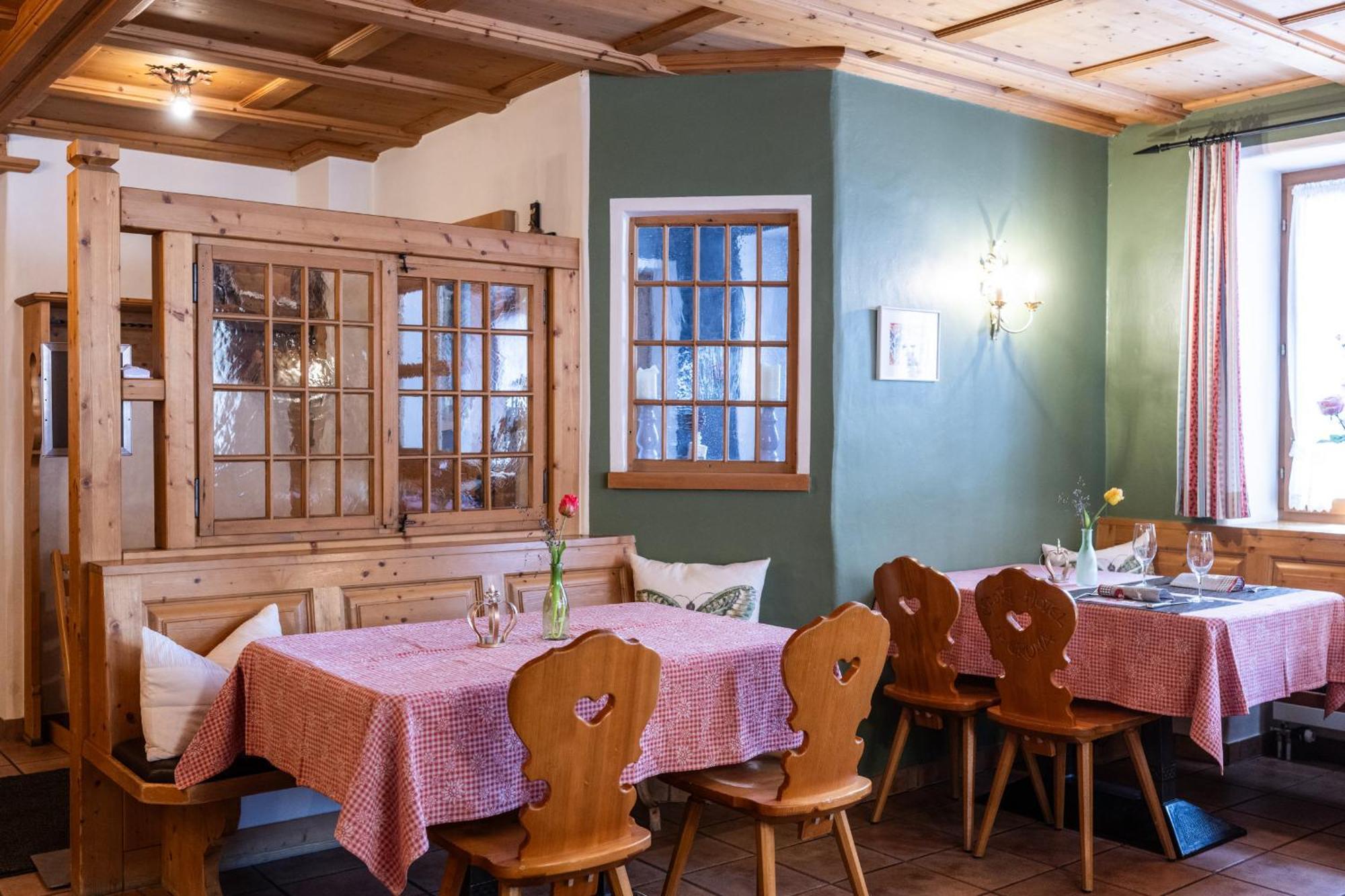 Hotel La Cruna Tujetsch Bagian luar foto