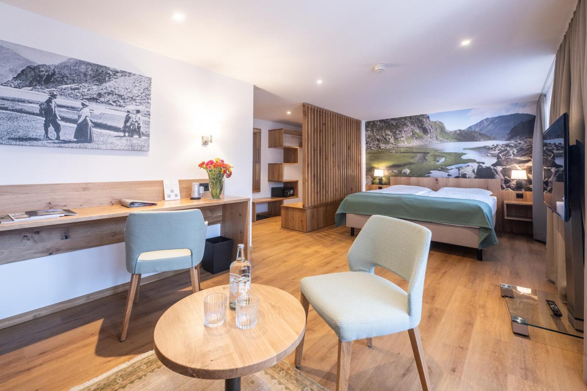 Hotel La Cruna Tujetsch Bagian luar foto