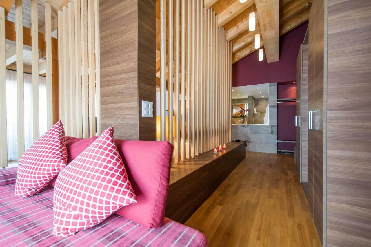 Hotel La Cruna Tujetsch Bagian luar foto