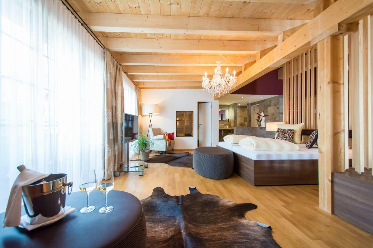 Hotel La Cruna Tujetsch Bagian luar foto